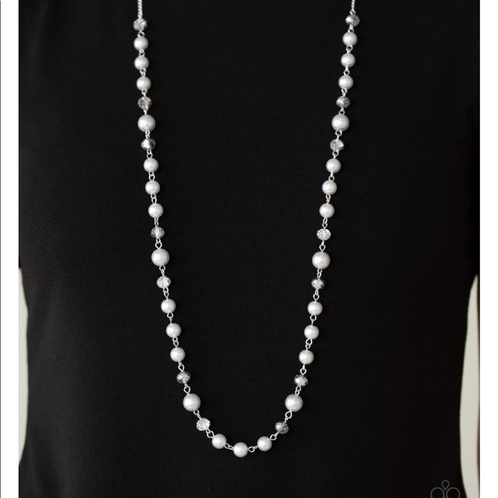 🆕 Pristine prestige Necklace/earrings set NWT